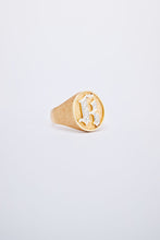 Load image into Gallery viewer, CARI CUCHA SIGNET RING